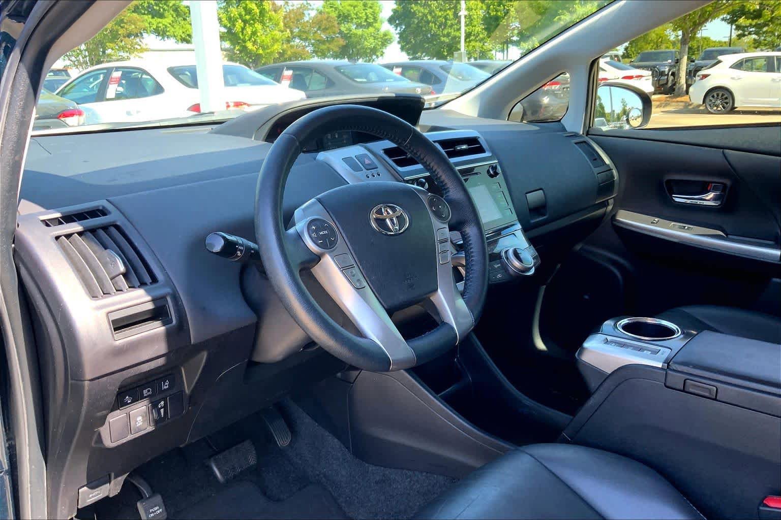 Used 2017 Toyota Prius V Five w/ Advanced Technology Package FWD image 18