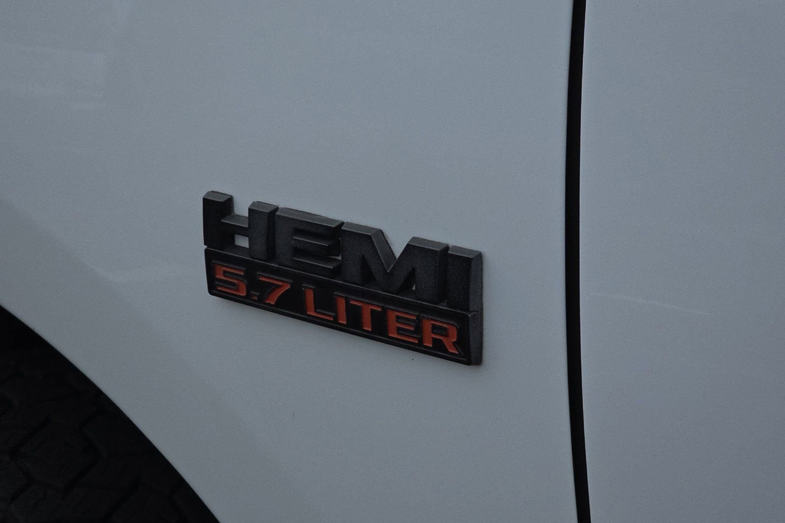 Used 2018 RAM 1500 Classic SLT AWD/4WD image 25