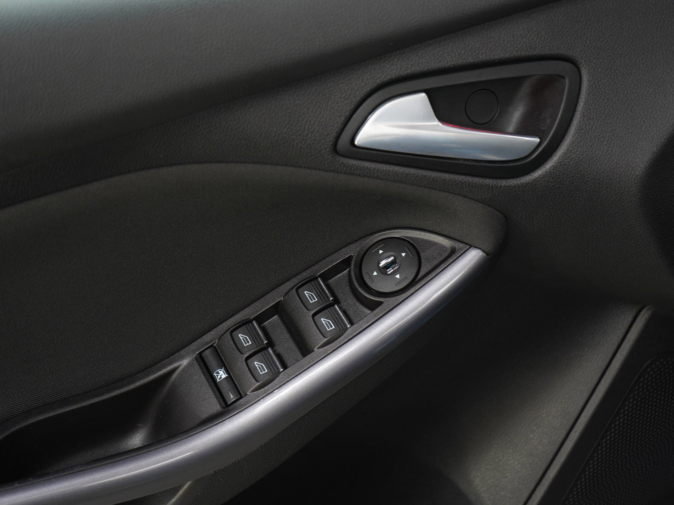 Used 2014 Ford Focus Titanium FWD image 20