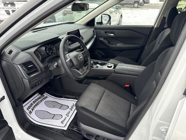 Certified 2025 Nissan Rogue SV image 19