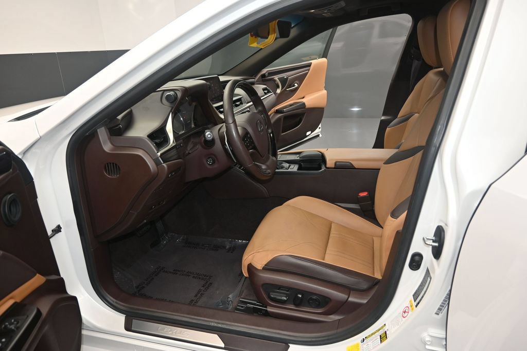 Used 2019 Lexus ES 350 Ultra Luxury w/ Accessory Package FWD image 13