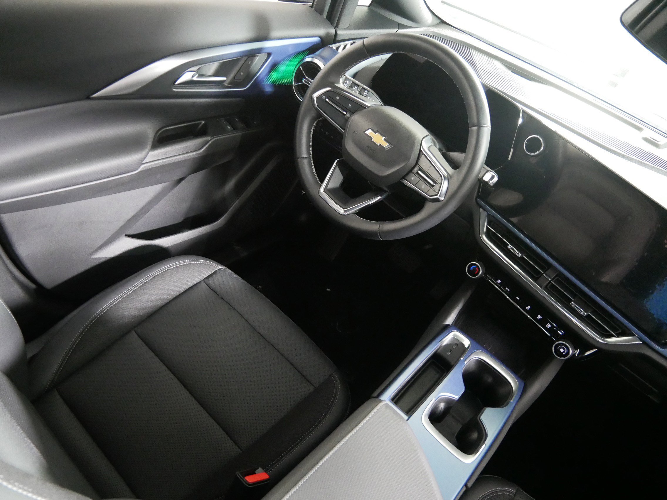 Used 2024 Chevrolet Equinox EV LT AWD/4WD image 9