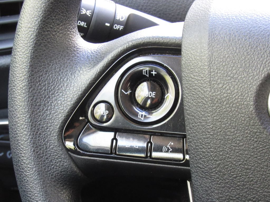 Certified 2020 Toyota Prius LE AWD/4WD image 24