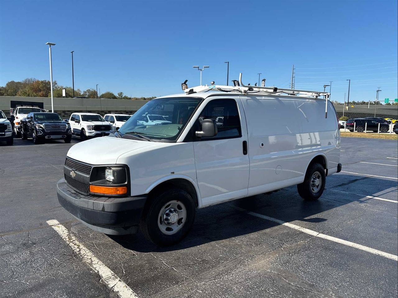 Used 2017 Chevrolet Express 2500 RWD image 4