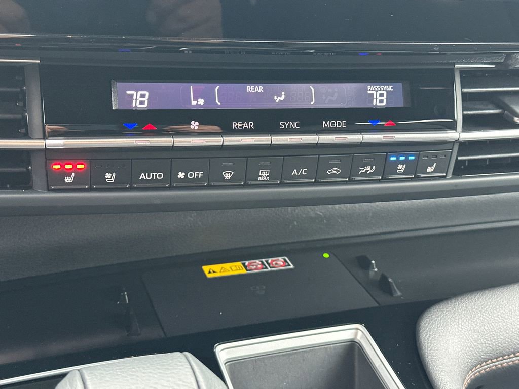 Used 2025 Toyota Sienna Limited image 31