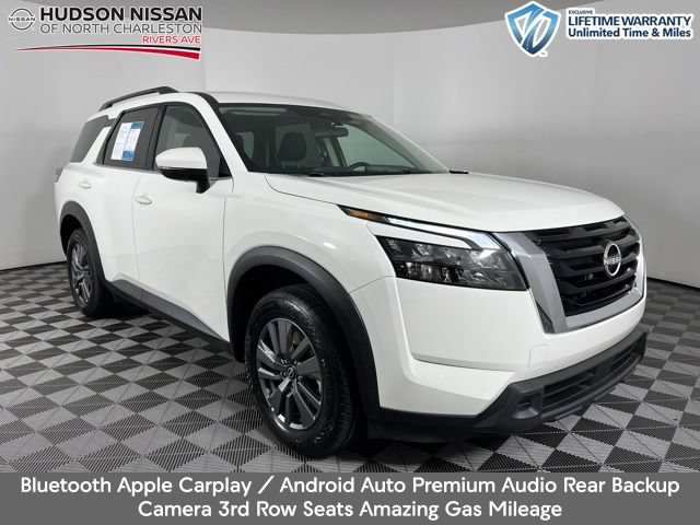 Used 2025 Nissan Pathfinder SV FWD image 1