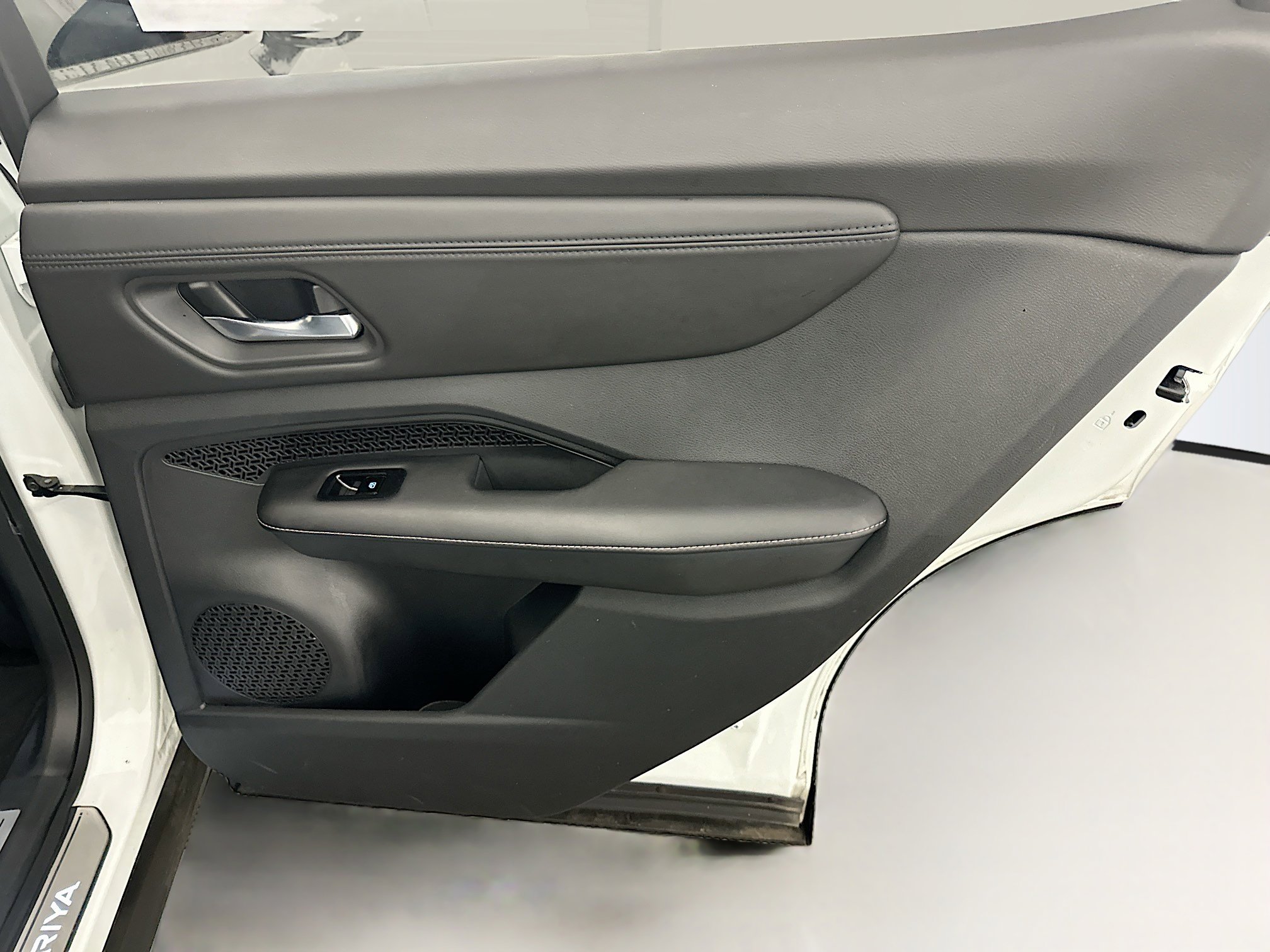 Used 2024 Nissan Ariya AWD image 33