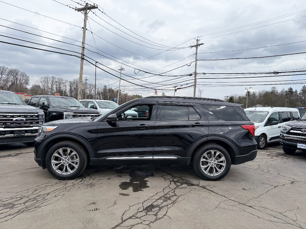 Certified 2022 Ford Explorer XLT w/ Equipment Group 202A image 4