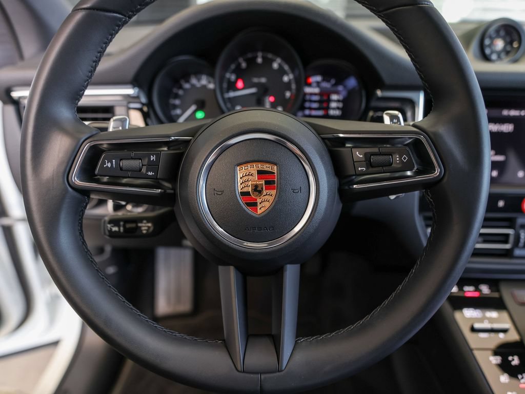 Certified 2026 Porsche Macan AWD/4WD image 19