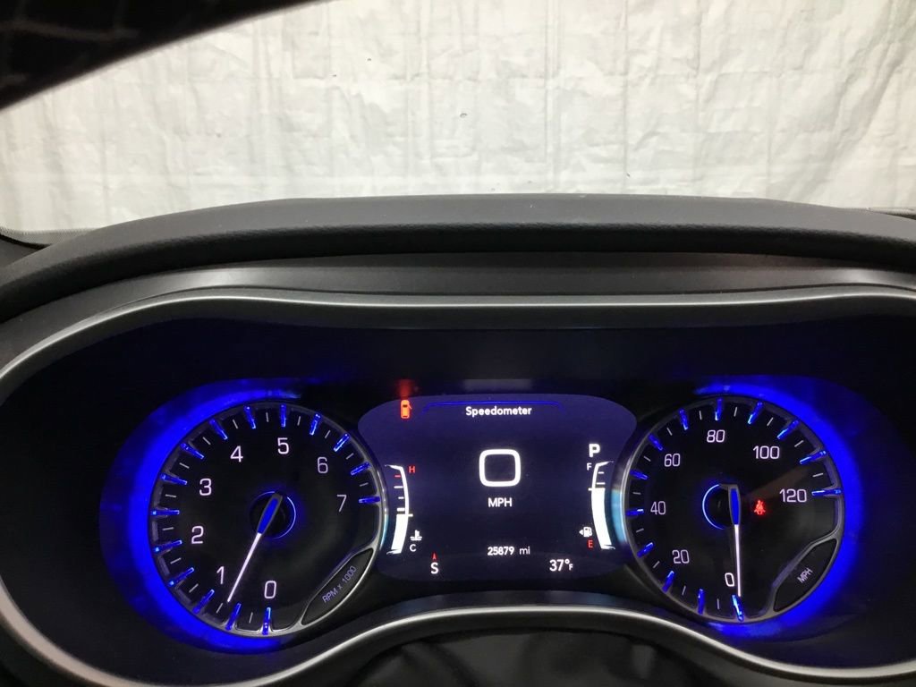 Used 2025 Chrysler Pacifica Select image 34