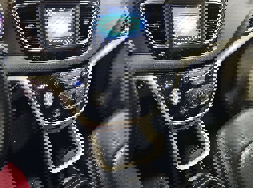 Used 2018 Chrysler Pacifica Touring-L image 11