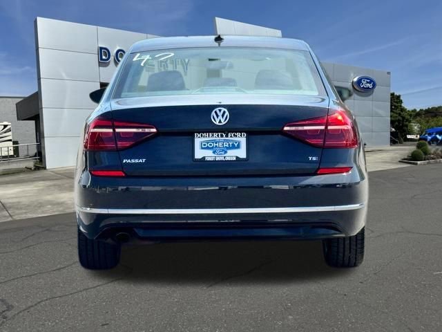 Used 2018 Volkswagen Passat 2.0T R-Line FWD image 12