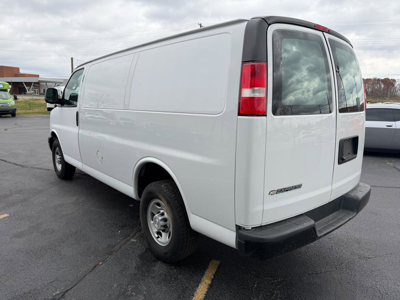 Used 2019 Chevrolet Express 2500 RWD image 5