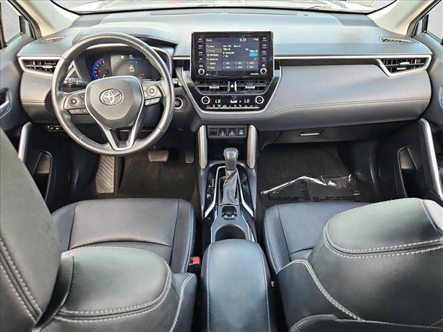 Used 2022 Toyota Corolla Cross XLE w/ Convenience Package FWD image 18