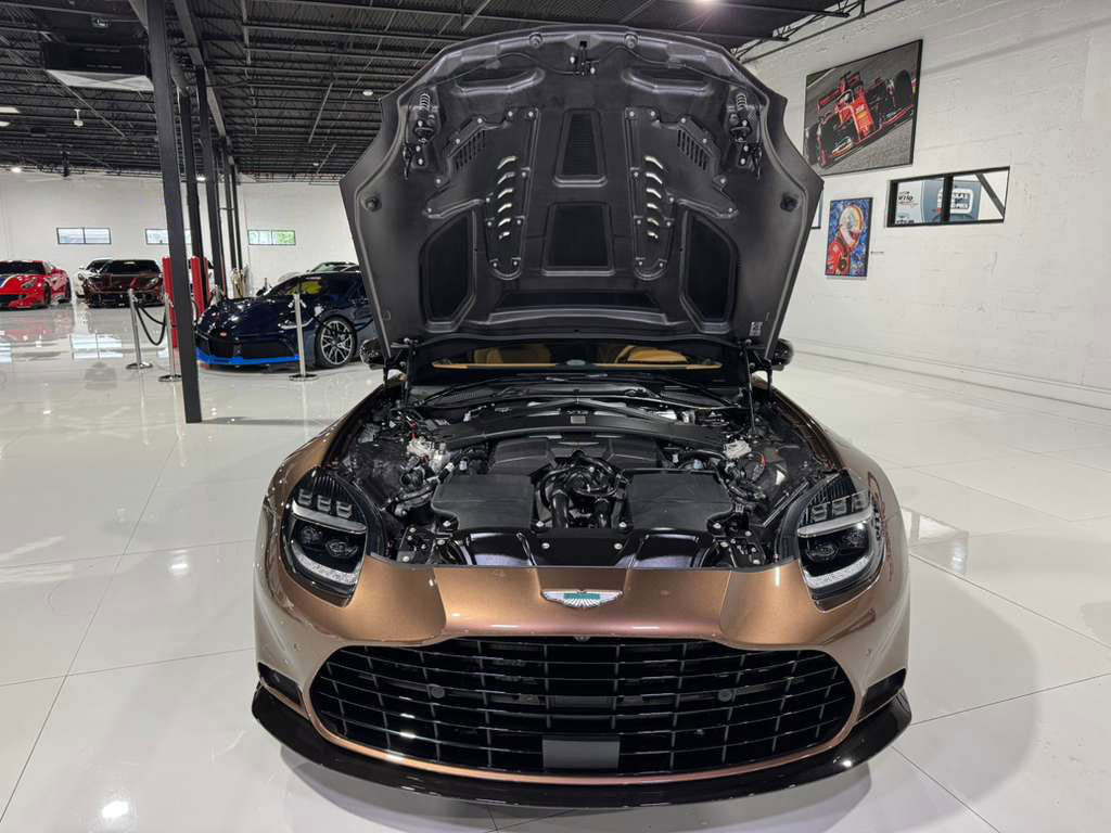 Used 2025 Aston Martin Vanquish image 35