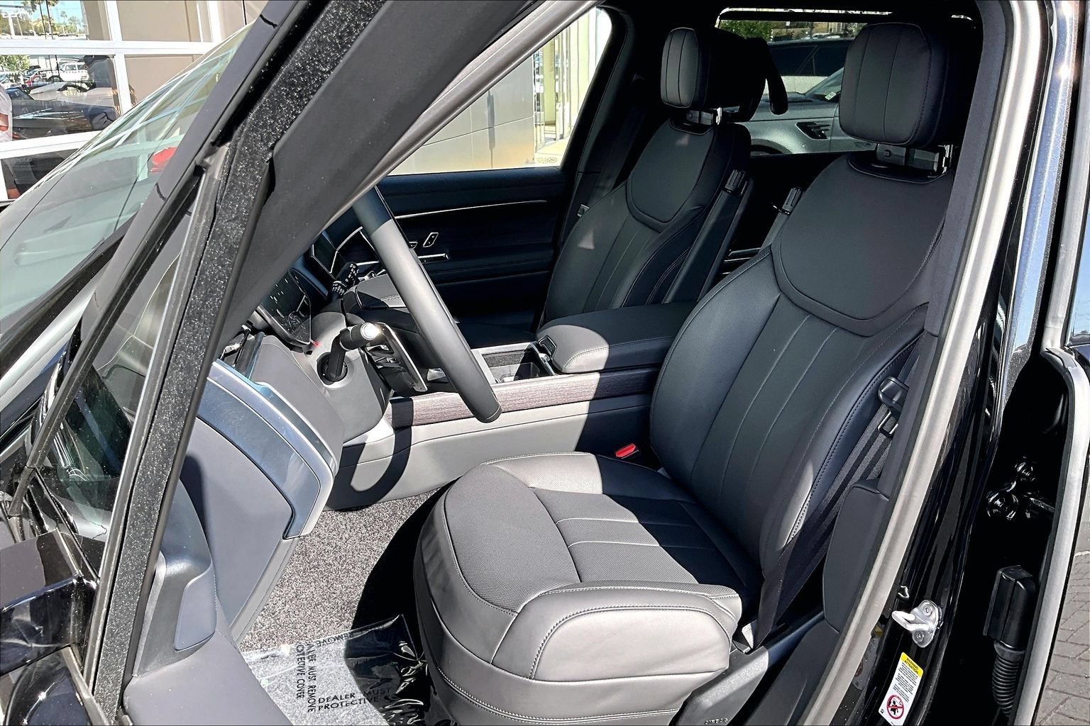 New 2026 Land Rover Range Rover Long Wheelbase SE AWD/4WD image 9