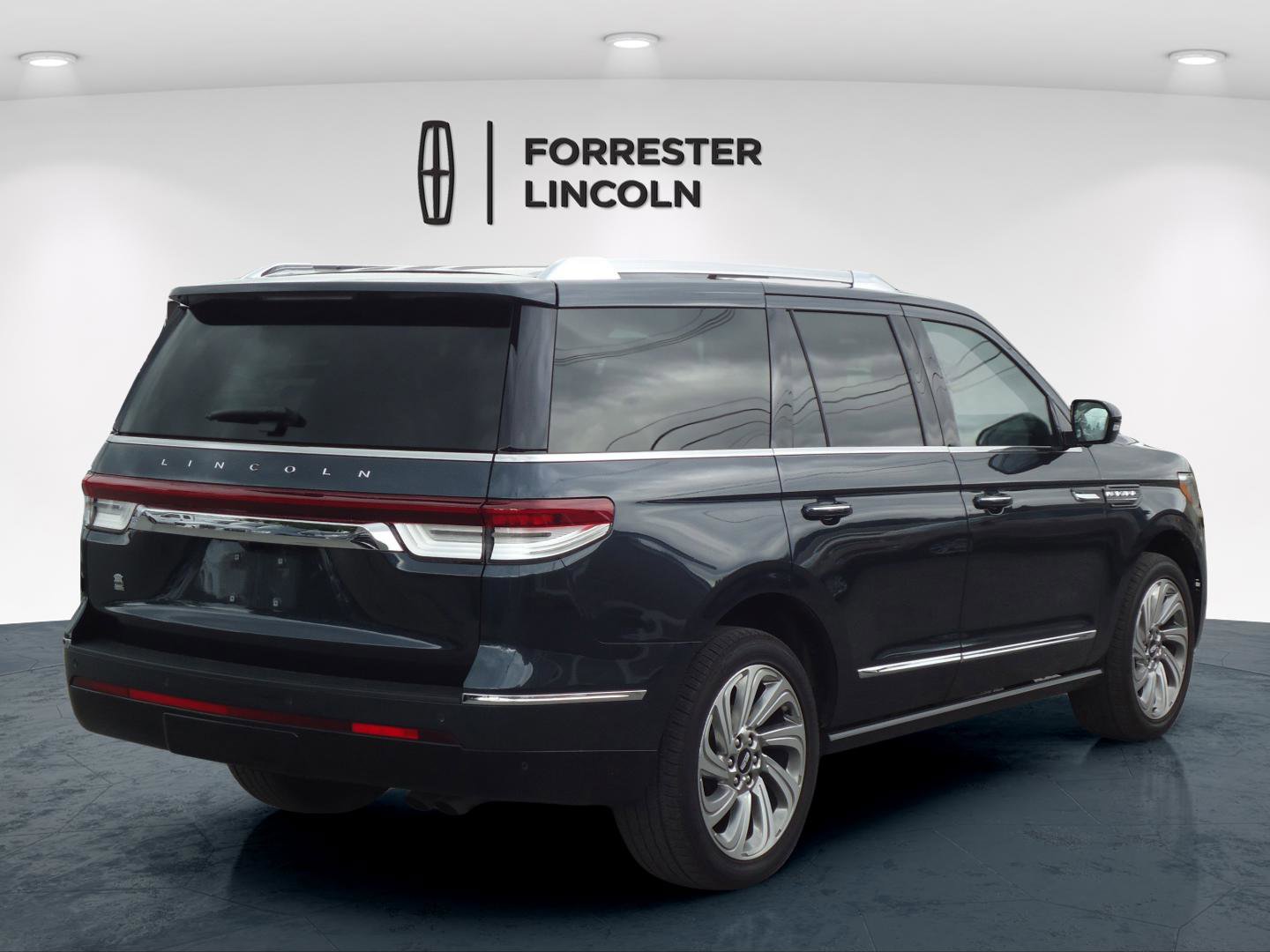 Certified 2024 Lincoln Navigator Reserve AWD/4WD image 3