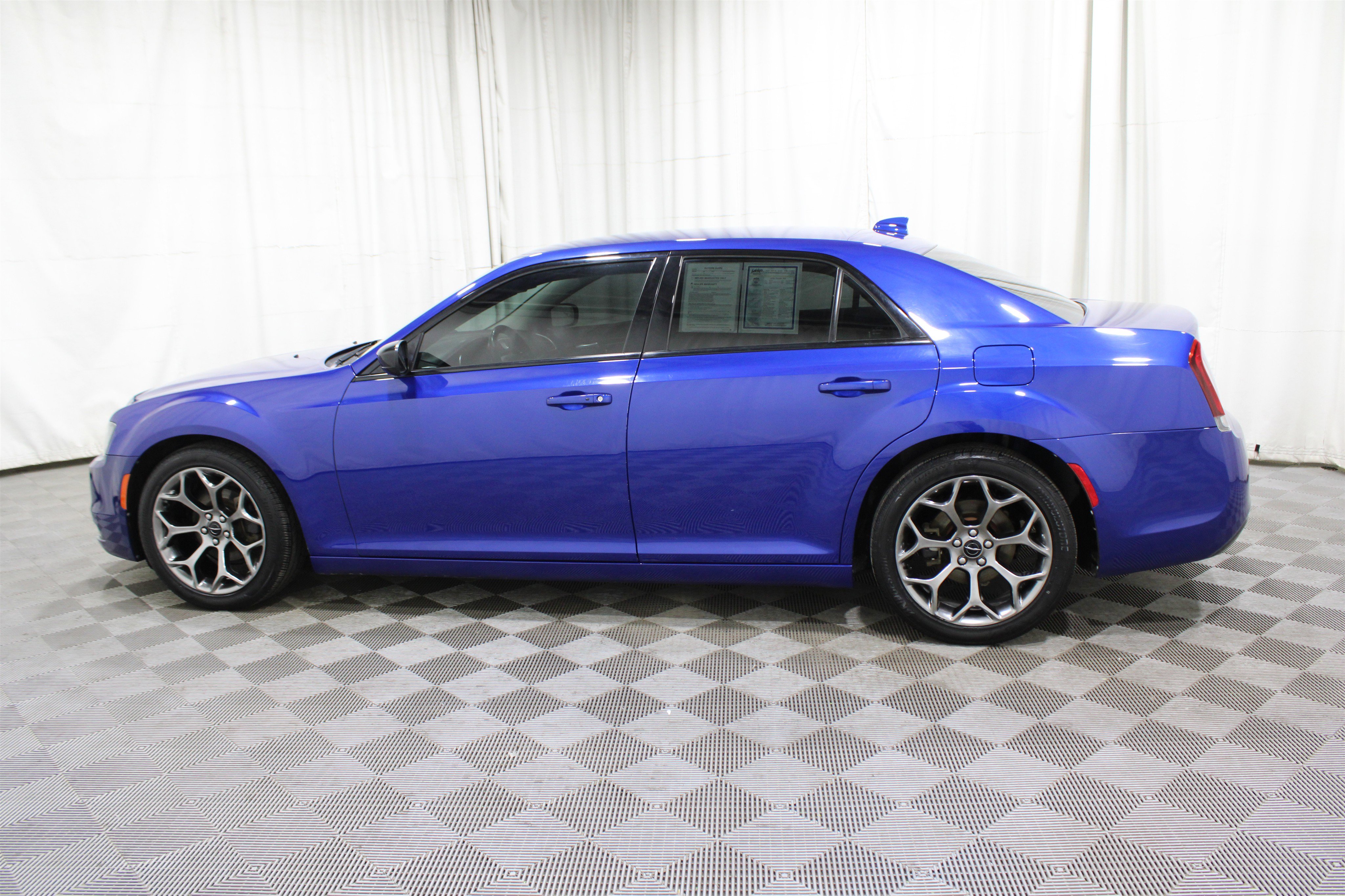 Used 2018 Chrysler 300 Touring w/ Sport Appearance Package image 33