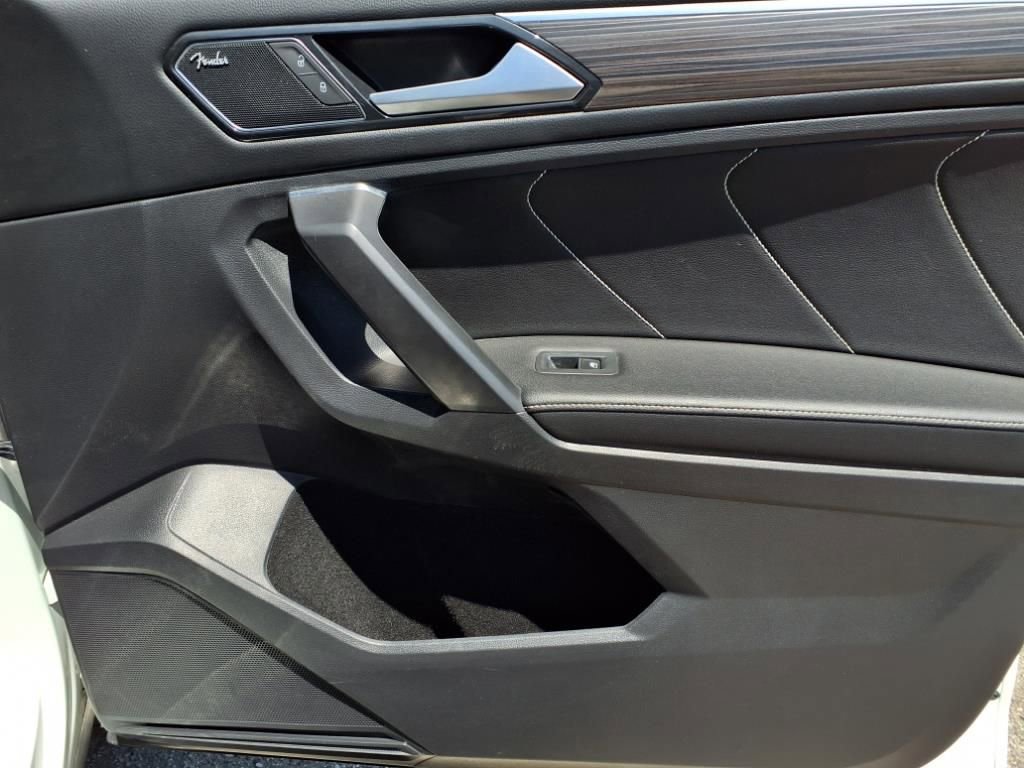 Used 2022 Volkswagen Tiguan SEL R-Line image 25