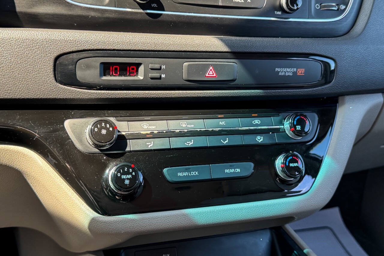 Used 2018 Kia Sedona L FWD image 28