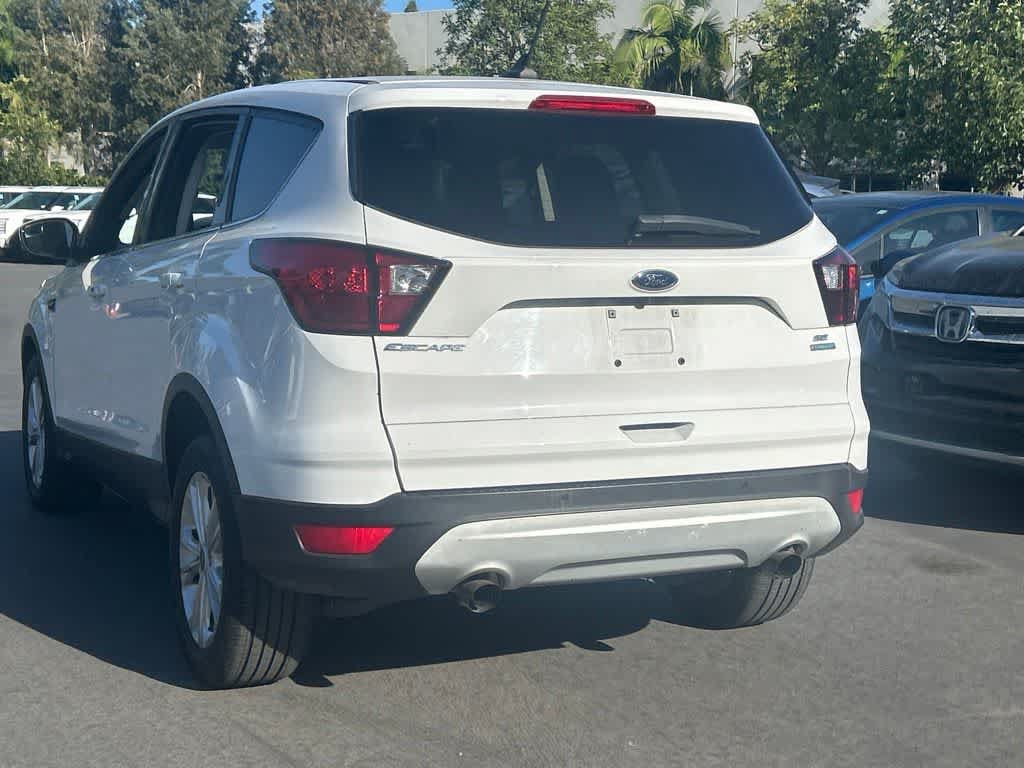 Used 2019 Ford Escape SE FWD image 2