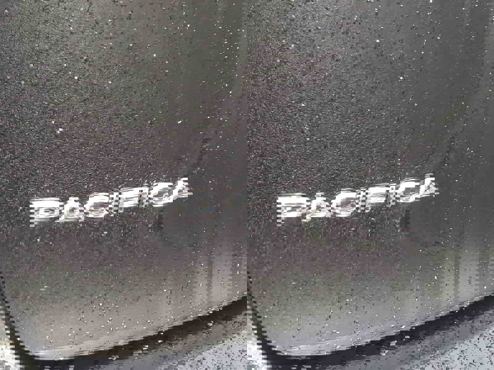 Certified 2024 Chrysler Pacifica Touring-L image 15