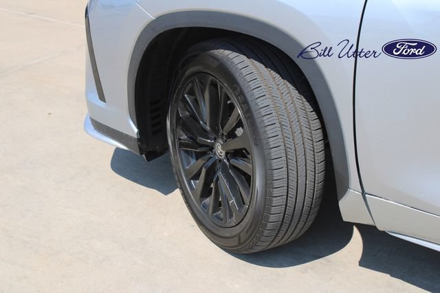 Used 2025 Toyota Highlander XSE AWD/4WD image 9