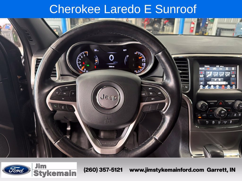 Used 2021 Jeep Grand Cherokee Laredo w/ Security & Convenience Group AWD/4WD image 23