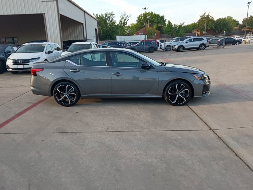 Used 2025 Nissan Altima 2.5 SR image 7