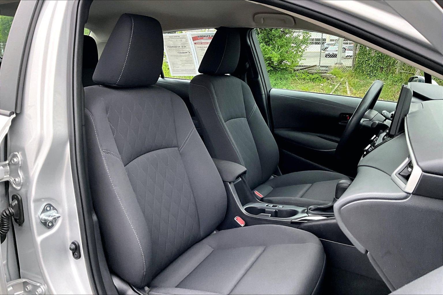 Used 2025 Toyota Corolla LE FWD image 7