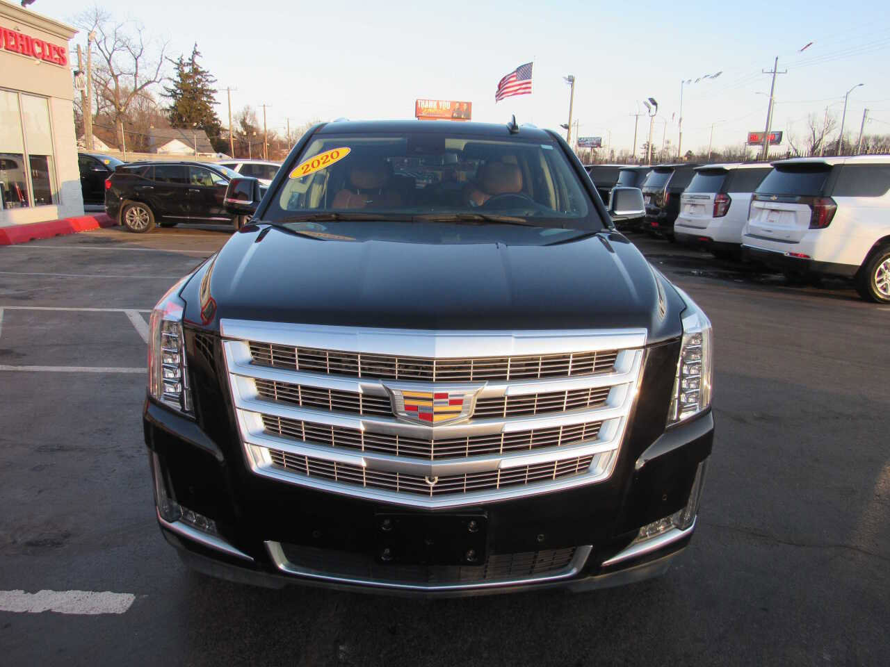 Used 2020 Cadillac Escalade Luxury w/ LPO, Radiant Package AWD/4WD image 2