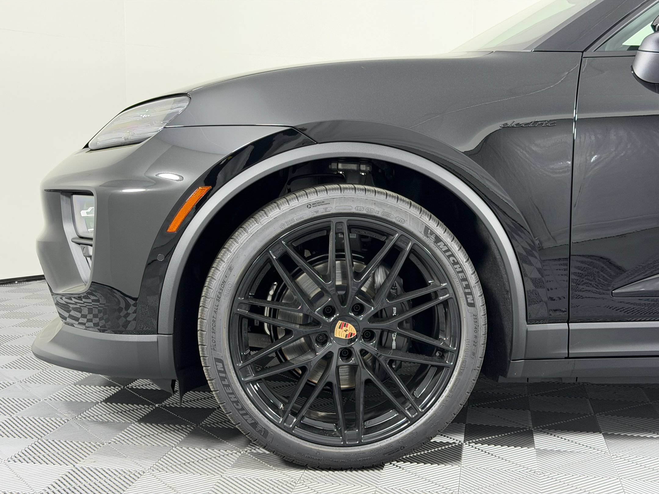 Certified 2026 Porsche Macan Electric RWD image 12