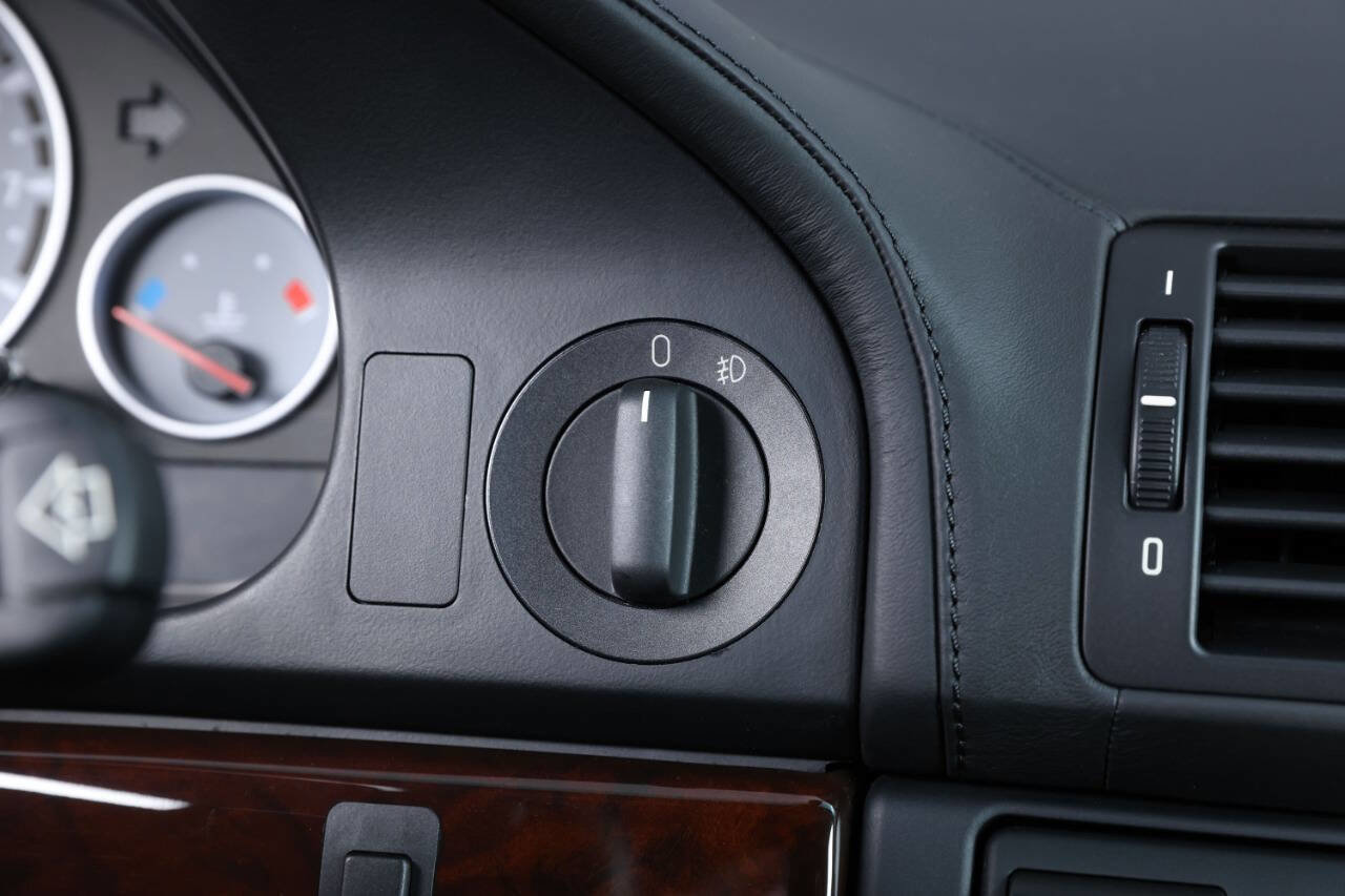 Used 2002 BMW M5 image 75