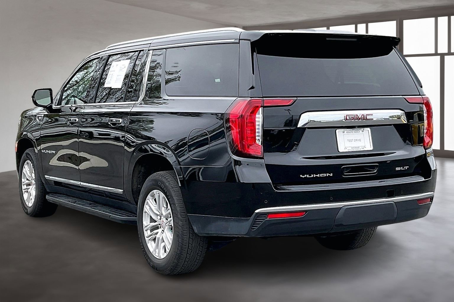 Used 2024 GMC Yukon XL SLT image 4