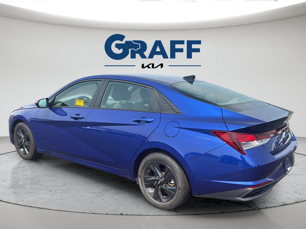 Used 2023 Hyundai Elantra SEL w/ Cargo Package FWD image 5