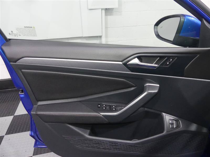 Used 2024 Volkswagen Jetta SE FWD image 18