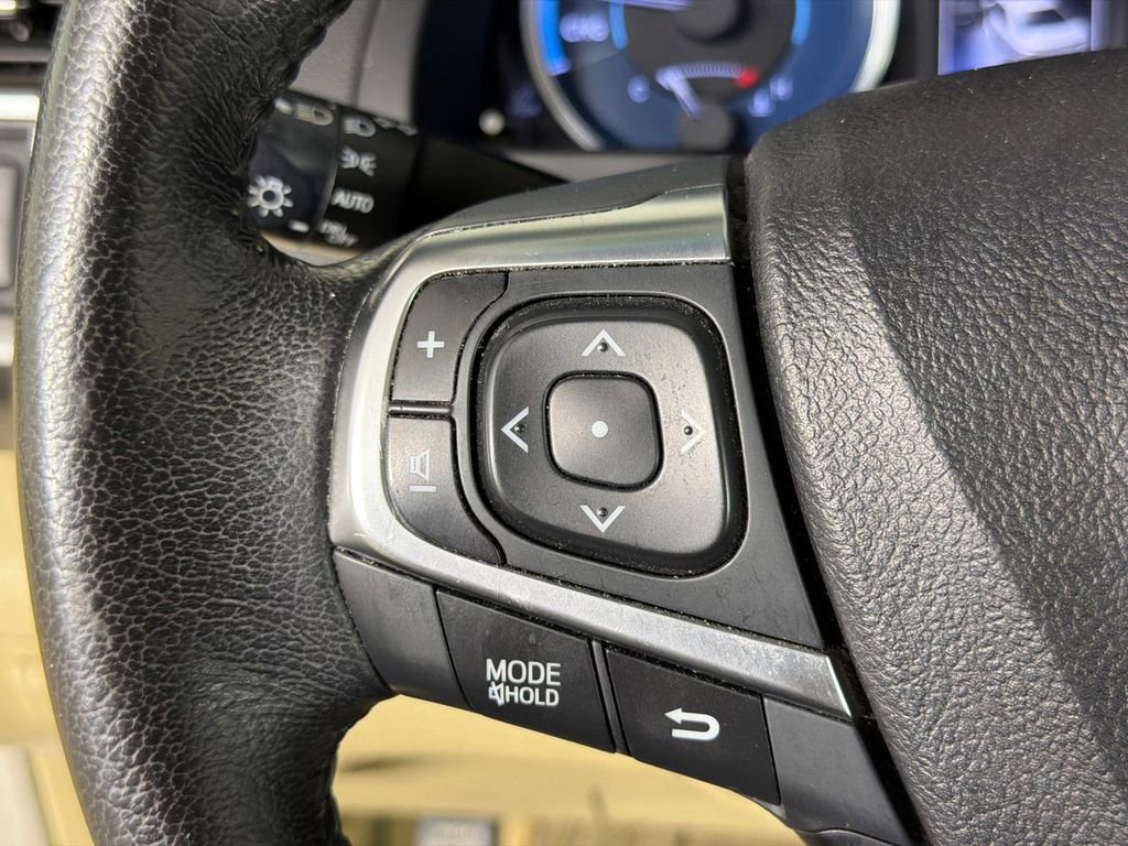 Used 2015 Toyota Camry XLE w/ Moonroof Package FWD image 25