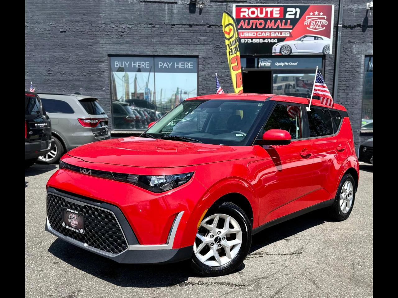 Used 2023 Kia Soul LX w/ Option Group 015 FWD image 1
