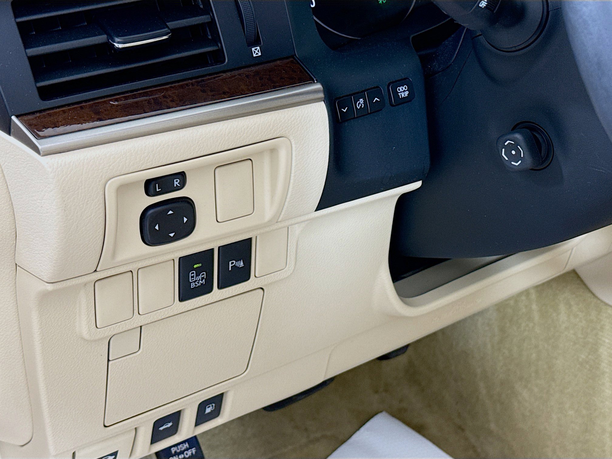 Used 2015 Lexus ES 350 w/ Luxury Package image 10