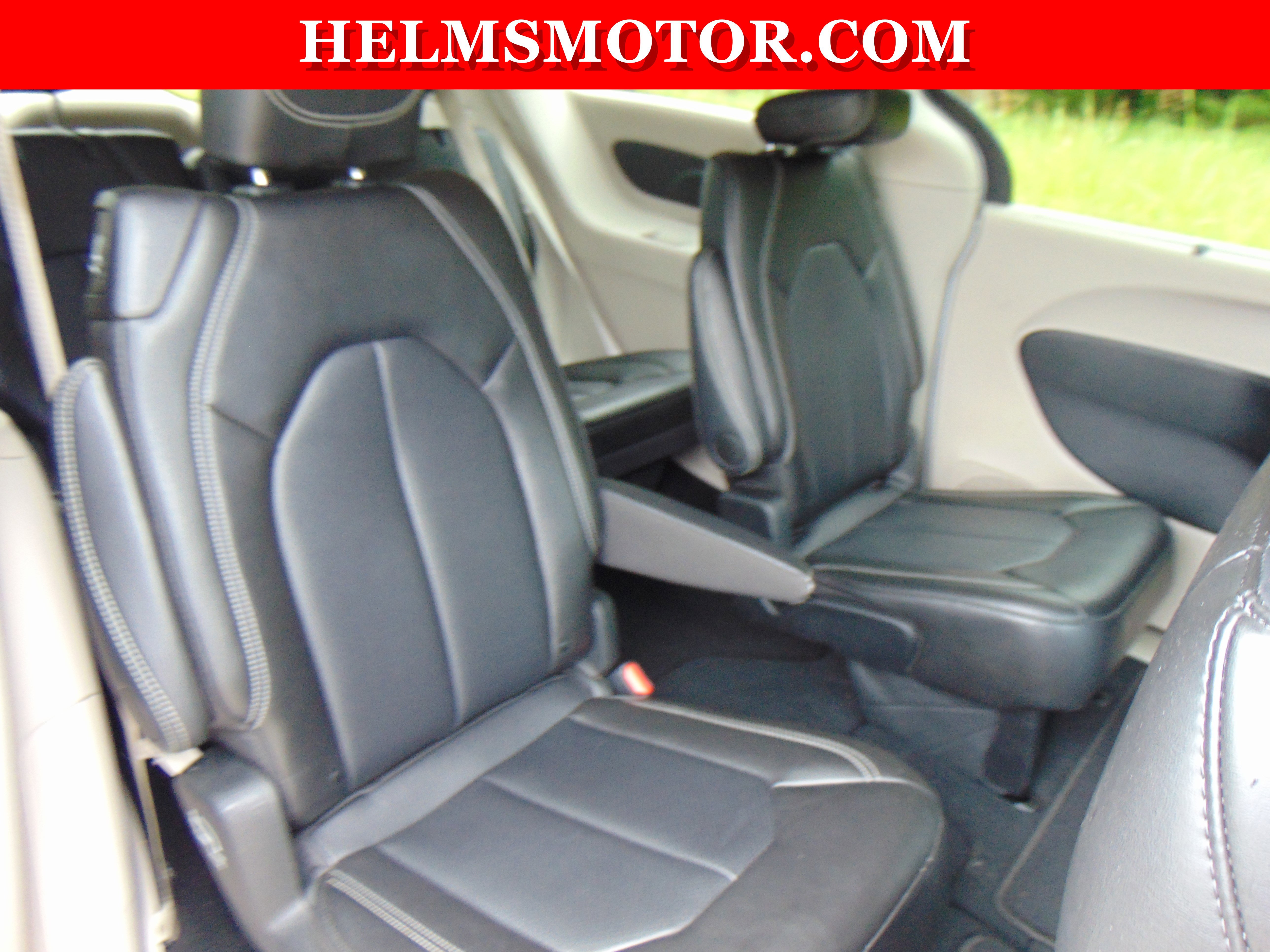 Used 2024 Chrysler Pacifica Touring-L image 39