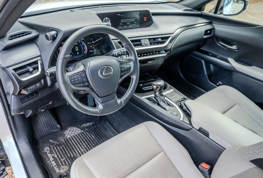 Used 2019 Lexus UX 200 FWD image 14