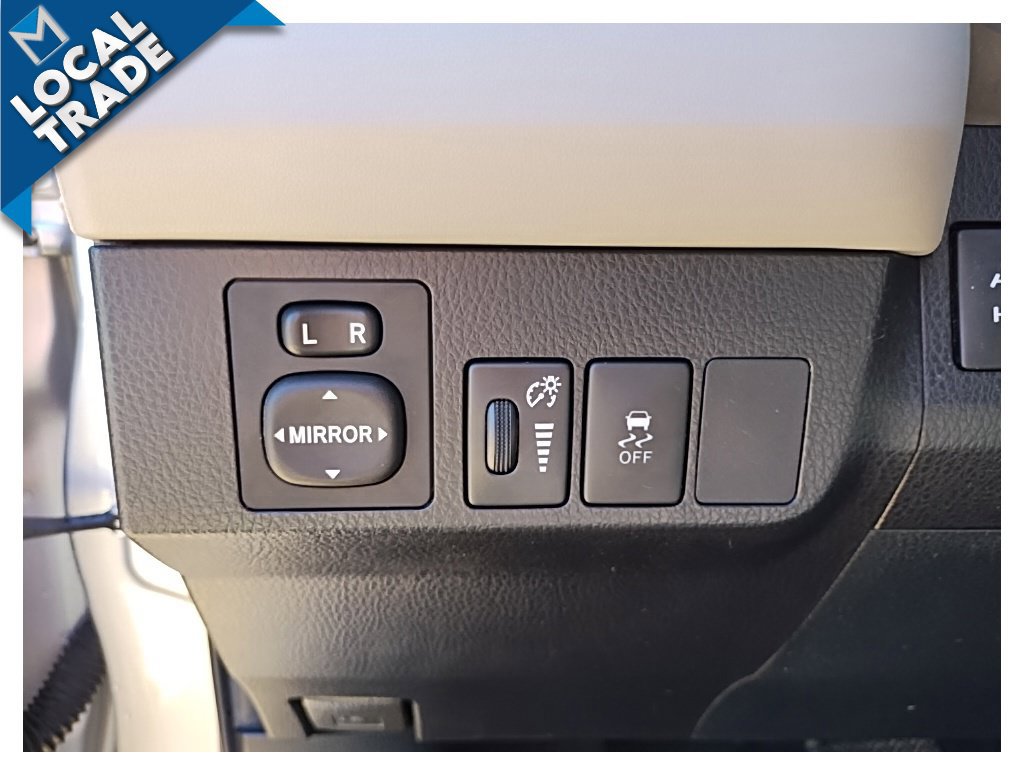 Used 2015 Toyota RAV4 LE AWD/4WD image 16