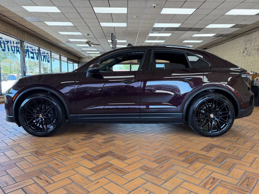 Used 2025 Porsche Macan Electric RWD image 6