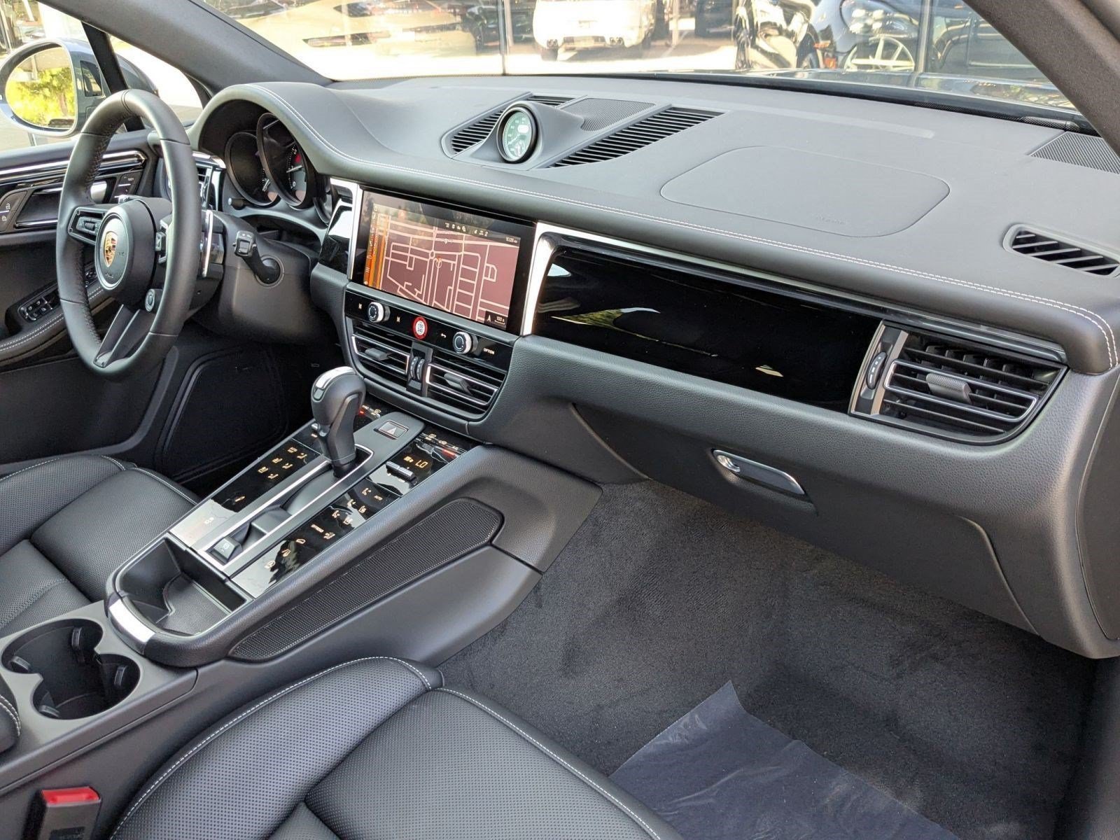 Certified 2026 Porsche Macan Turbo AWD/4WD image 26
