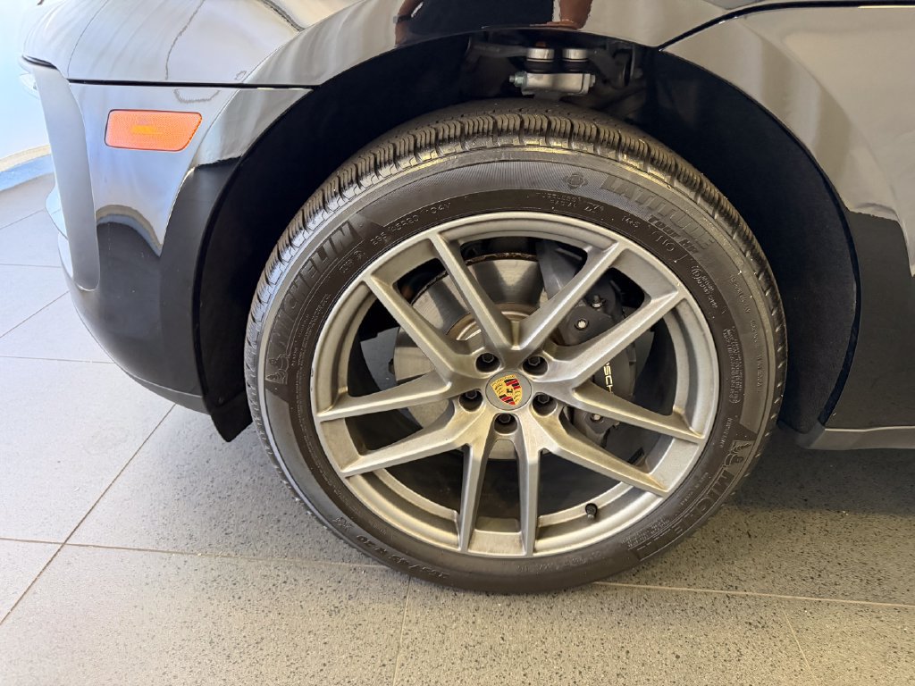 Certified 2026 Porsche Macan AWD/4WD image 10