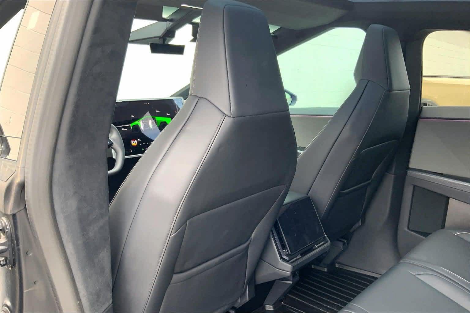 Used 2024 Tesla Cybertruck AWD Crew Cab image 12