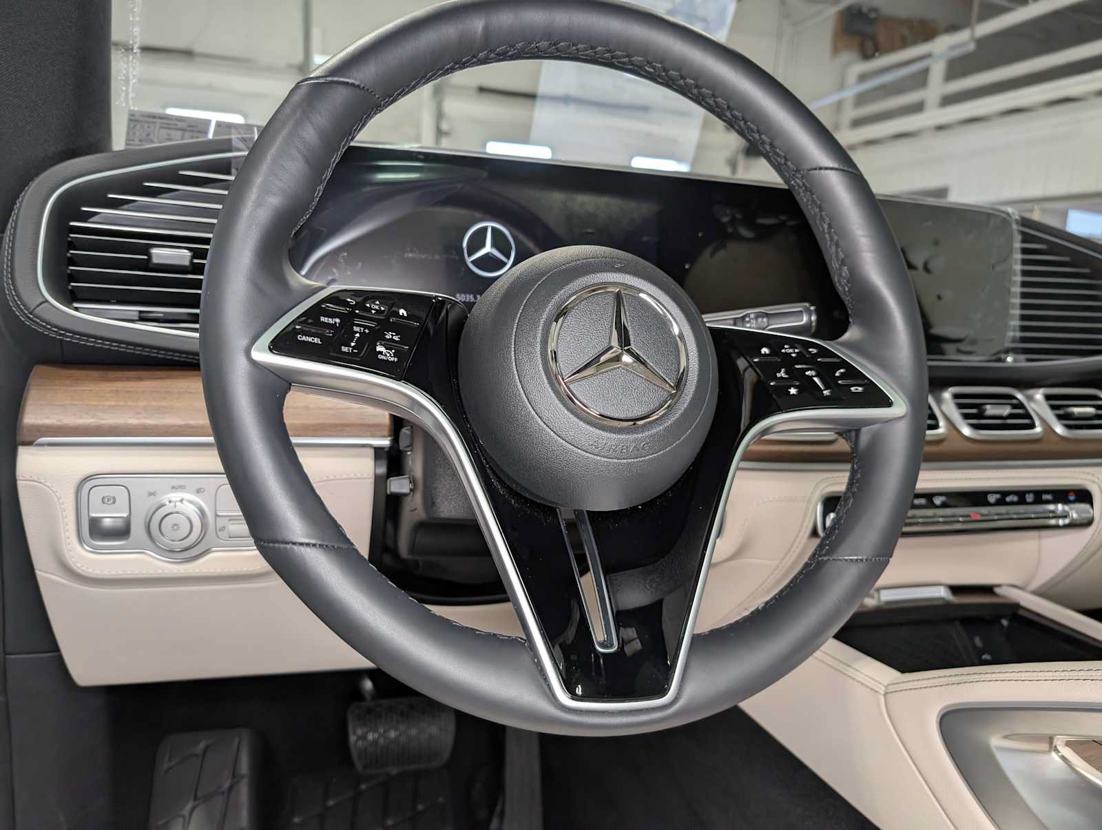 Certified 2026 Mercedes-Benz GLE 580 4MATIC image 34