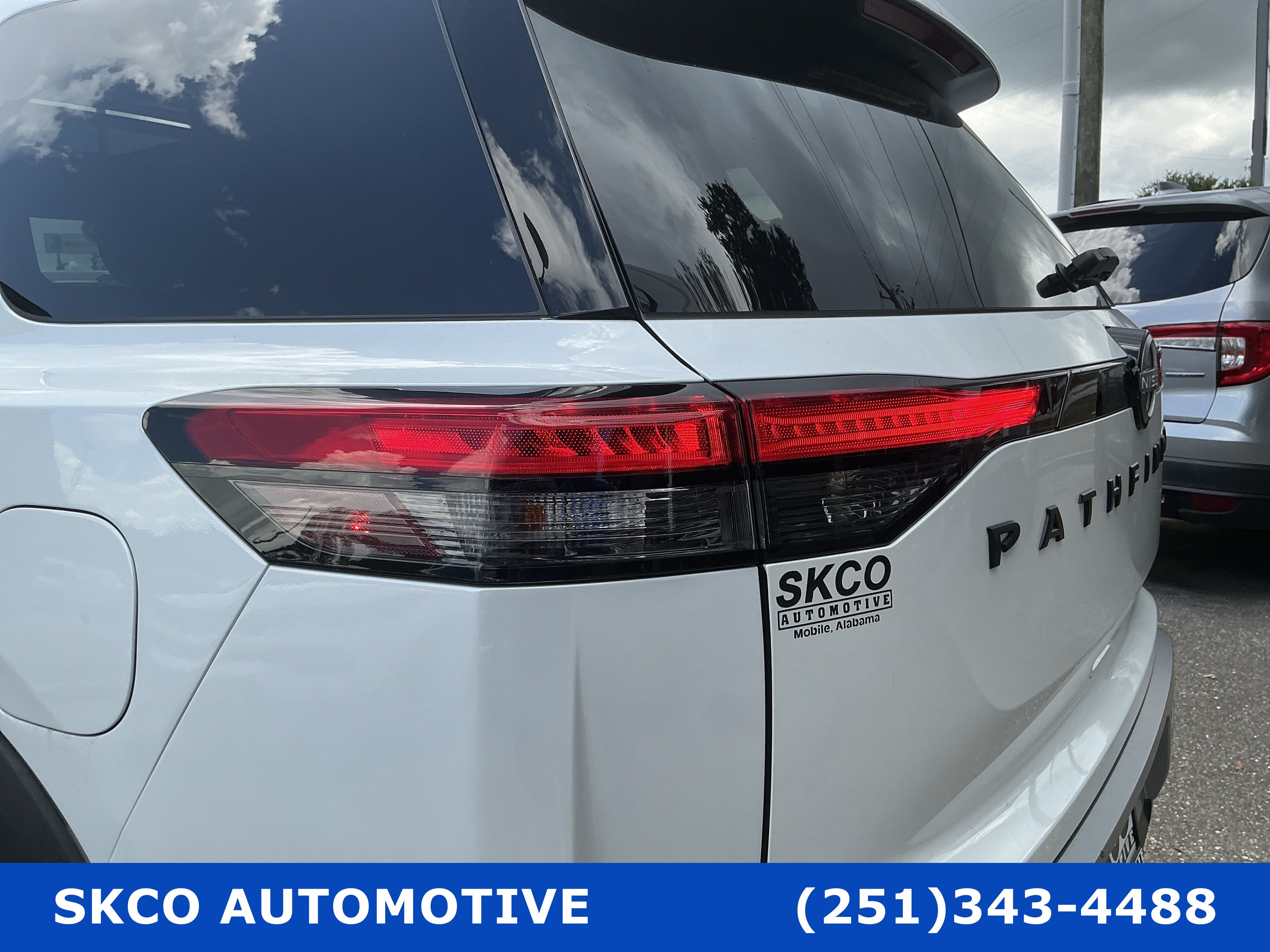 Used 2025 Nissan Pathfinder Platinum FWD image 29