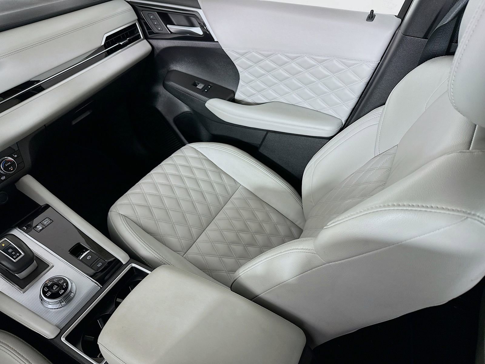 Used 2024 Mitsubishi Outlander SEL Black Edition image 24