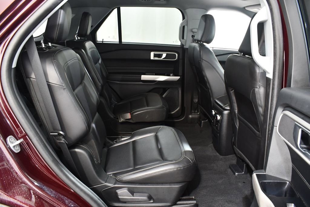 Used 2023 Ford Explorer XLT w/ Equipment Group 202A AWD/4WD image 19